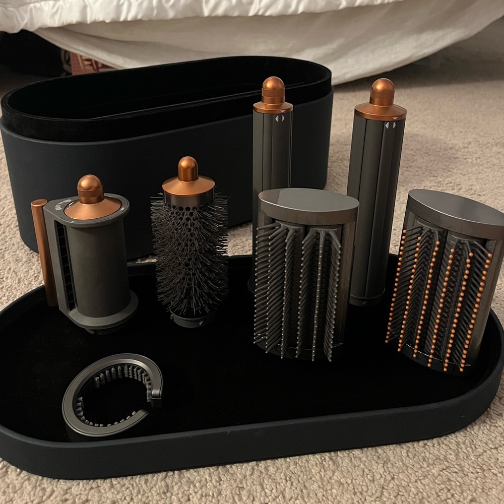 DYSON AIRWRAP COMPLETE SET (base not included)